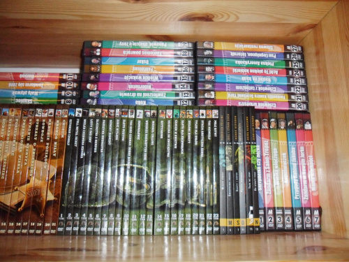 Filmy zbieram mniej więcej od 2010/2011 roku. Jak widać w mojej kolekcji są tylko DVD i zanim doczekam się komentarzy typu: "Czemu nie zbierasz Blu-ray?", to wyjaśnię że nie kolekcjonuję ich, głównie