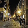 ulica szewska wieczorem