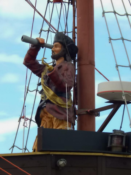 Na pokładzie "Pirata" spotkasz się oko w oko z piratem - jakże by mogło być inaczej?... #żaglowiec #statek #atrakcja #wycieczkowiec