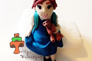 figurka na tort dziewczynka z tornistrem #figurka #tort #LukierPlastyczny #fondant #dziewczynks