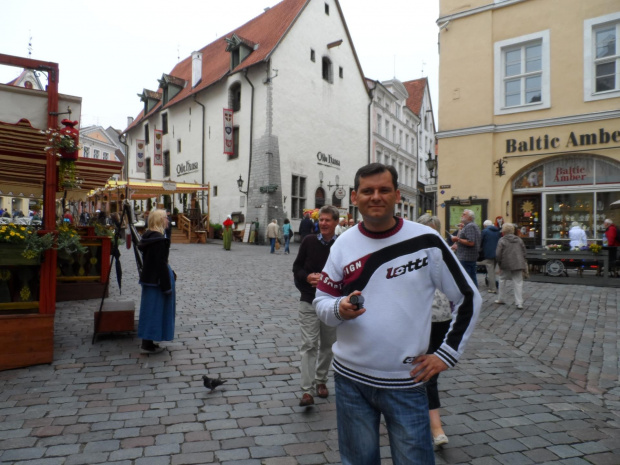w tle olde hansa - średniowieczna restauracja