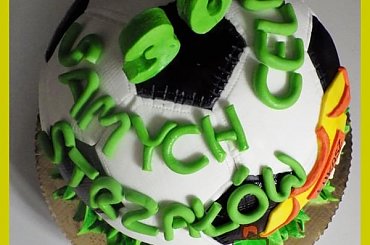 Tort Piłka #DlaPiłkarza #piłka #PiłkaNożna #tort #TortyArtystyczne #TortyKraków #TortyWalentynki #urodziny #WisłaBłyskawica